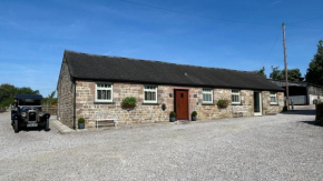2 Bed Stylish Peak District Cottage Barn Near Alton Towers, Polar Bears, Chatsworth House